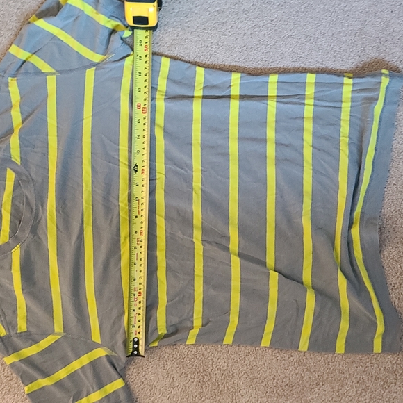 Lululemon mens tee - Picture 2 of 4